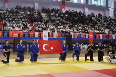 Burdur'da coşkulu bayram kutlaması
