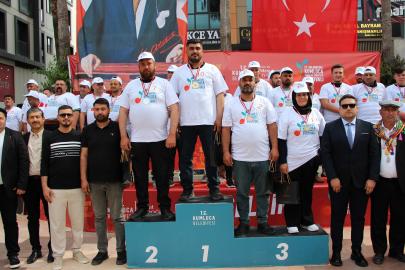 En fazla acı biberi yemek için yarıştılar