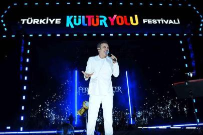 Ferhat Göçer Manisa'yı coşturdu