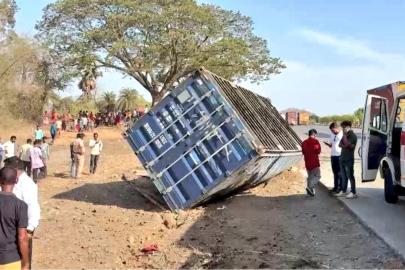 Hindistan'da TIR ile minibüs çarpıştı: 13 ölü 25 yaralı