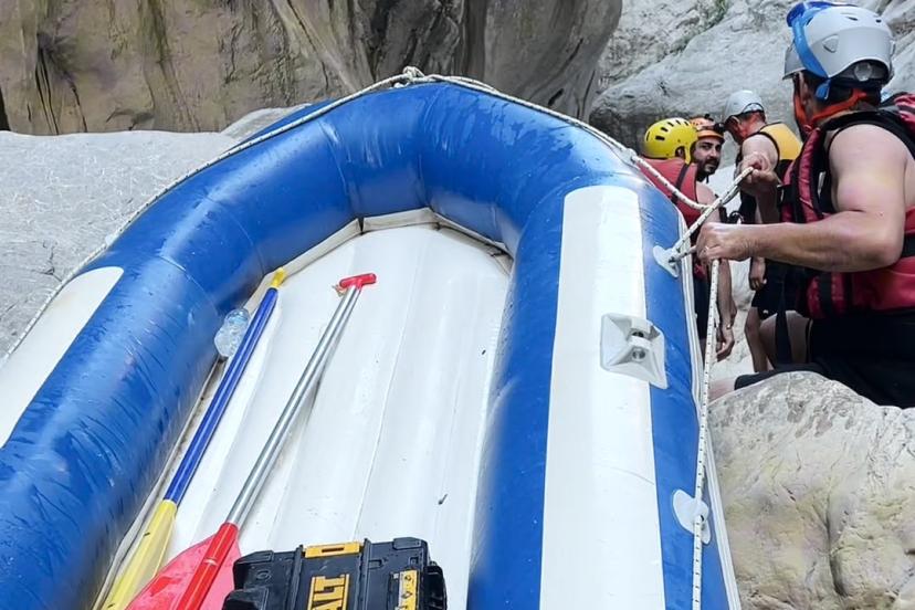 Kanyonda düşüp ayağı kırılan turist kurtarıldı