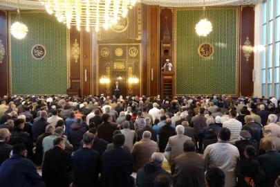 Malatya’da vatandaşlar bayram namazı için camilere akın etti