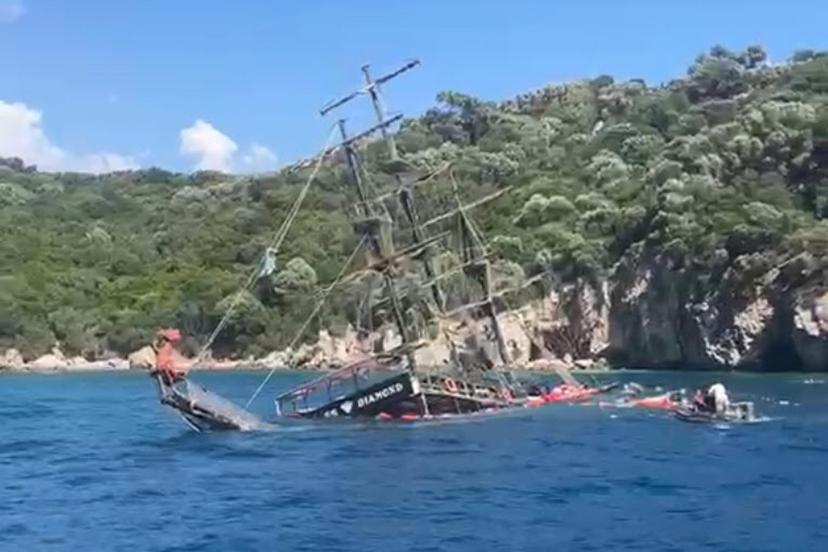 Marmaris’te tur teknesi battı, 110 yolcu tahliye edildi