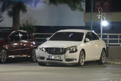2 otomobil çarpıştı; 2 kişi hastaneye kaldırıldı