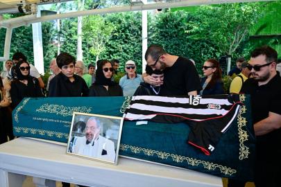 Gazeteci Reha Muhtar son yolculuğuna uğurlandı
