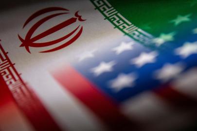 İran Devrim Muhafızları Ordusu, Bahreyn'deki Amerikan donanmasının hedef alındığını duyurdu