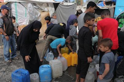 İsrail'in şebekelerini tahrip ettiği ve ablukayı sürdürdüğü Gazze'de su krizi büyüyor
