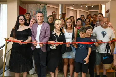 İzmir Bornova’da sanatseverlere ‘Biz’ sergisi