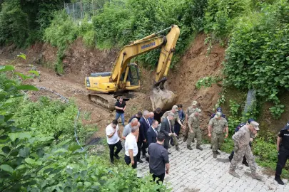 Artvin Valisi Ergün, Gürcistan sınırındaki Kemalpaşa’da incelemelerde bulundu