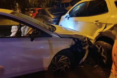 Erikli Sahili'nde 4 araca çarpan otomobil kazaya neden oldu