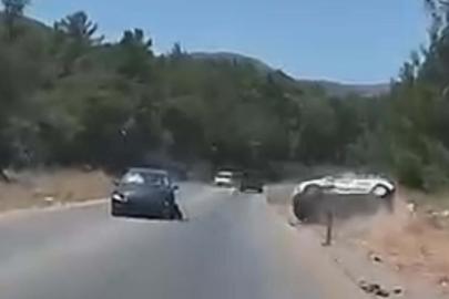 İki otomobilin çarpışması kamerada; 2 yaralı