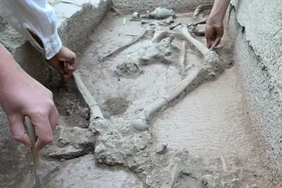 Aspendos’ta 2 bin 400 yıllık gizem... Güreşçi mezarı ortaya çıktı
