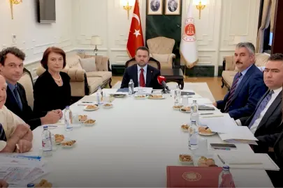 Bakan Gürlek Mumcu ailesiyle görüştü