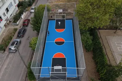 Çayırova’daki spor sahaları yenileniyor