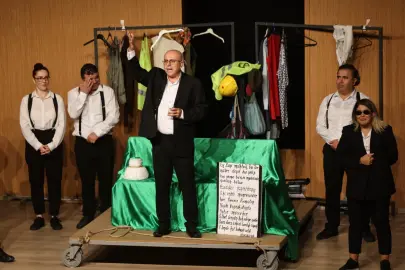 İzmir Karabağlar’ın ilk personel tiyatrosu sahnede