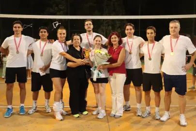 İzmit'te Voleybol Turnuvası sona erdi