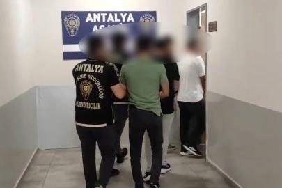 Kendilerini ‘başkomiser’ olarak tanıtıp 13,5 milyon lira dolandıran 3 şüpheli tutuklandı