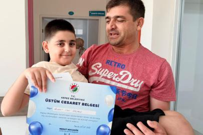 Kocagöz, sünnet olan çocukları 'Üstün Cesaret Belgesi' ile ödüllendirdi