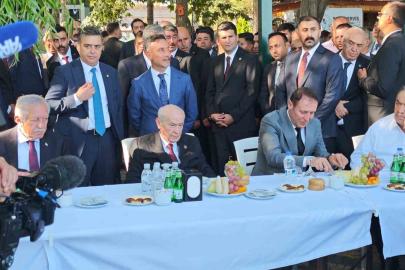 MHP Lideri Bahçeli, Ahlat’ta partililer ve vatandaşlarla buluştu