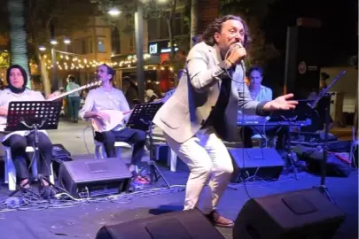 Mudanya’da deniz kıyısında müzik keyfi