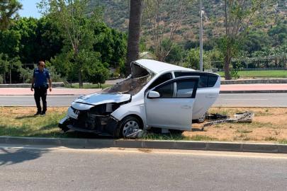 Otomobil ağaca çarptı: 1 yaralı