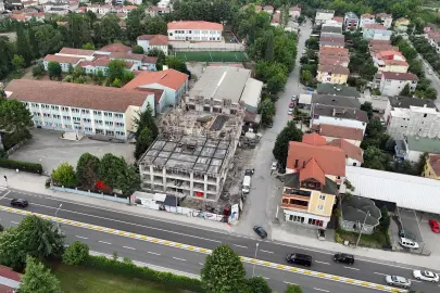 Sapanca Meydanı ve spor salonu projeleri hızla ilerliyor