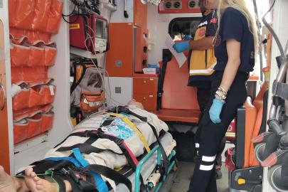 Teknede yaralanan Amerikalı turist, deniz ambulansı ile hastaneye kaldırıldı