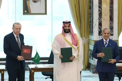 Türkiye, Suudi Arabistan ve Pakistan arasında ortak savunma anlaşması imzalandı