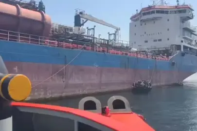 Yalova'da makine arızası yapan tanker güvenli bölgeye çekildi