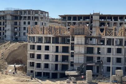 Yüksekova’da vatandaşlar için devlet 48 konutluk binalar yapımına devam ediyor