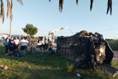 Antalya'da üç aracın karıştığı zincirleme kaza: 17 yaralı