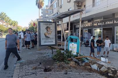 Otomobil önce yayaya ardından duraktaki karı kocaya çarptı; 3 yaralı